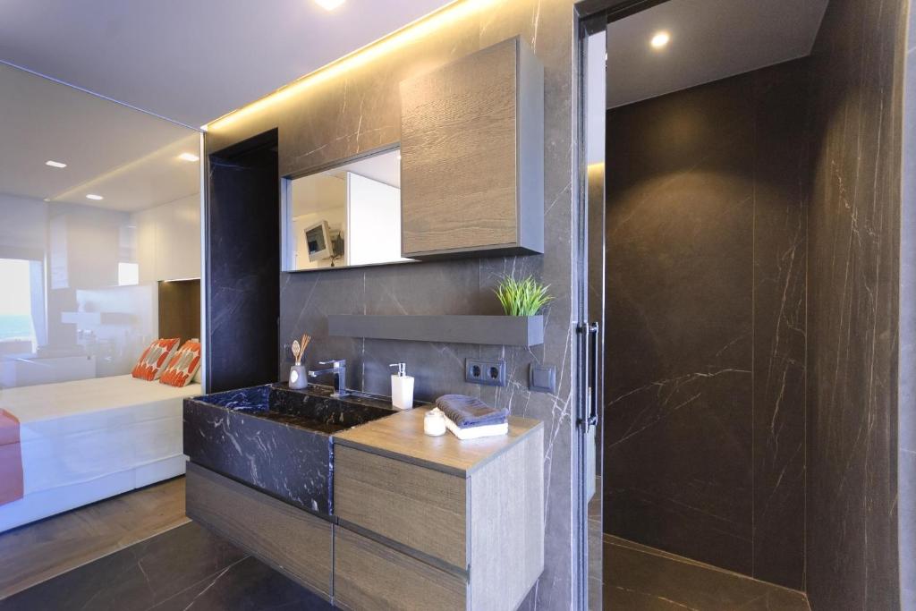 Lets Holidays Modern sea views apartment - 5