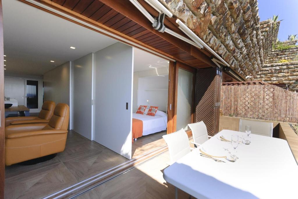 Lets Holidays Modern sea views apartment - 3