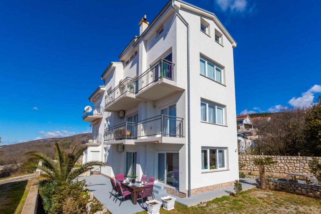 EMI. — Hotel in Crikvenica