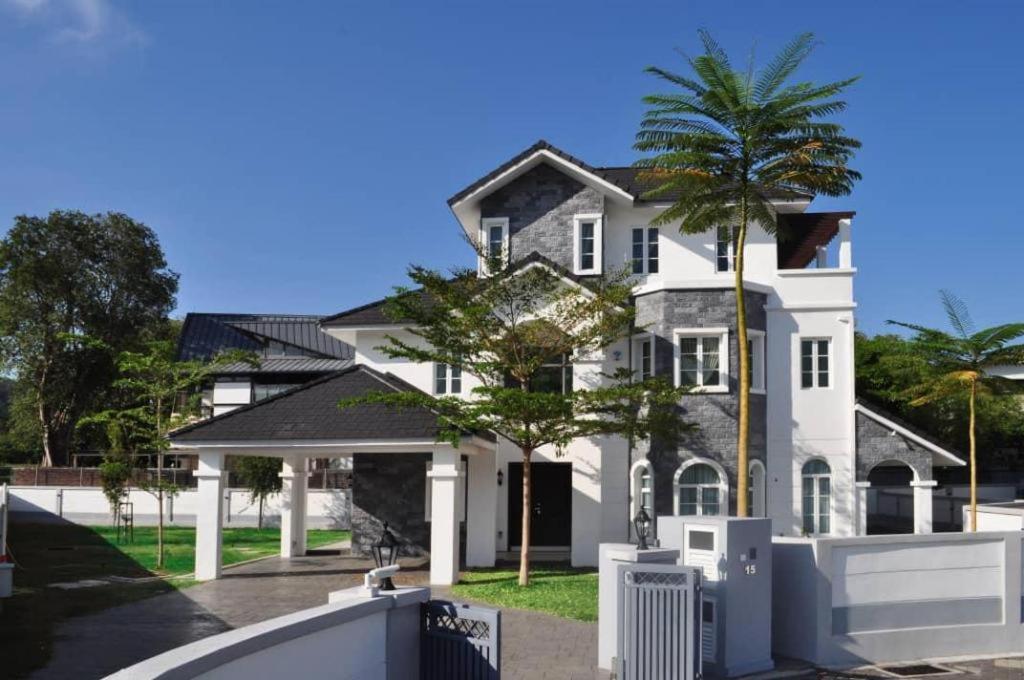 Turf Resort Penang - 6 Bedrooms Bungalow — Hotel in Penang