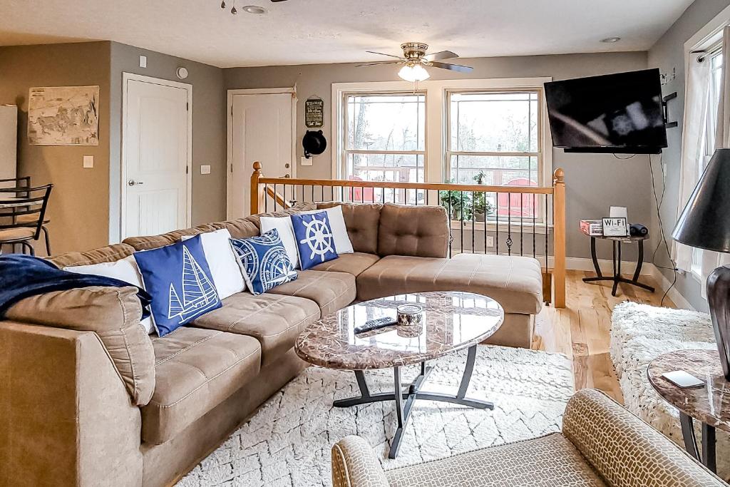 Koeve's Cove, Dandridge