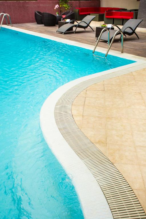 สระว่ายน้ำ