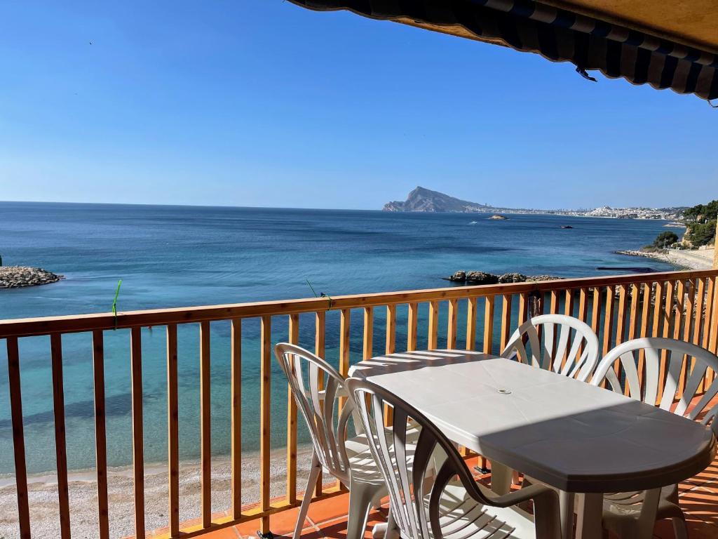Sunrise Beachfront Apartment by the Marina - 4