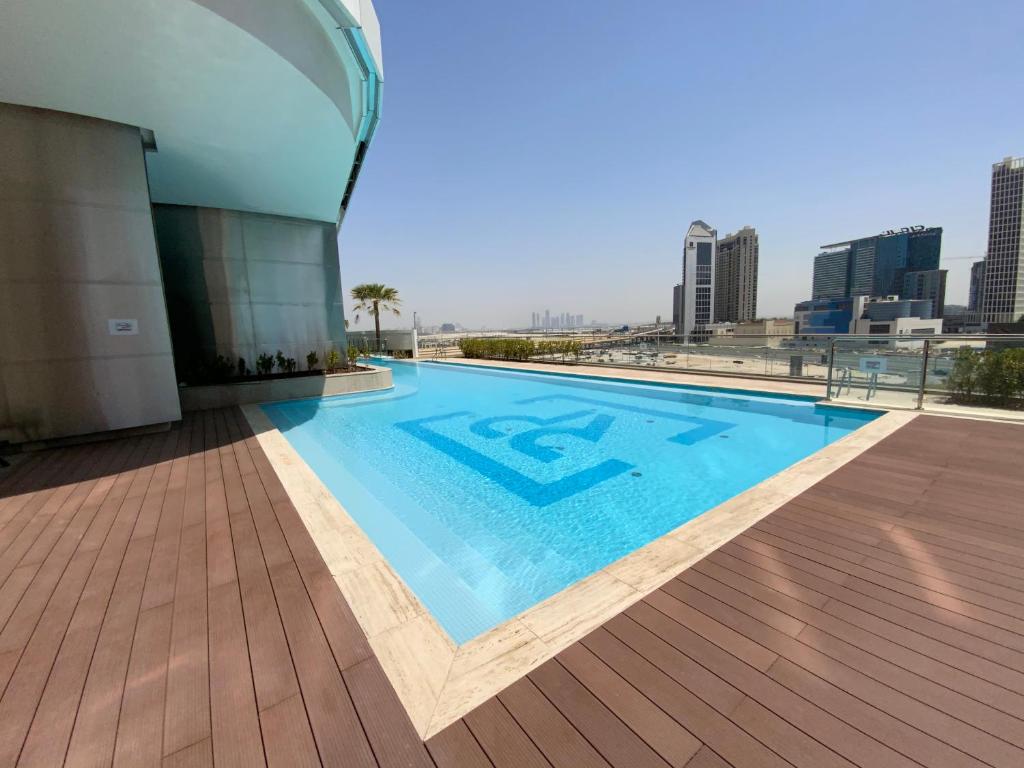 RH- Modern Comfort, bright 1BR near Dubai Mall, City Views photo