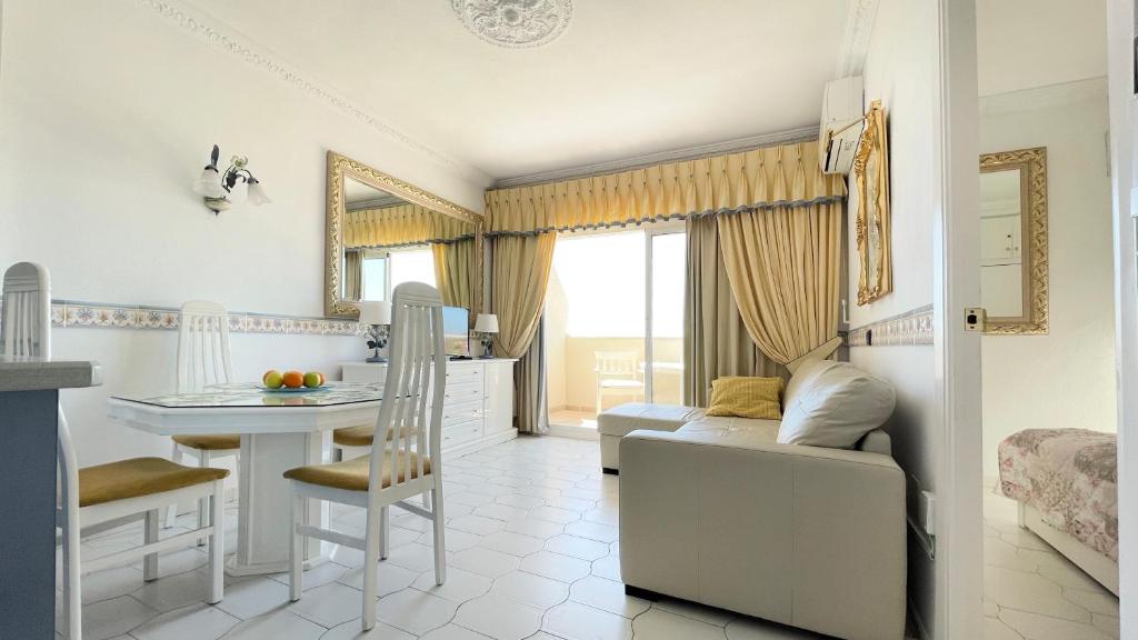 Beautiful apartment with sea views, Benal Beach - 4