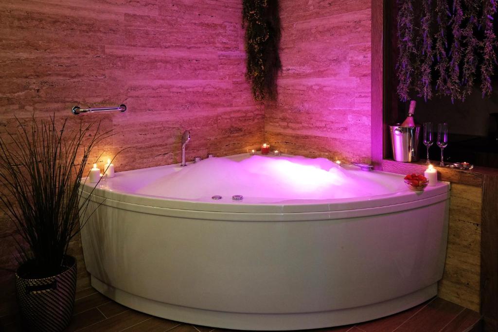 Central SPA Galaxy Apartment - 5