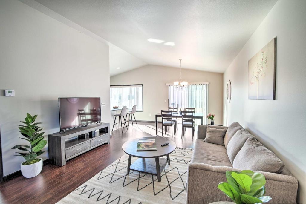 Fargo Family Home Short Drive to Downtown!