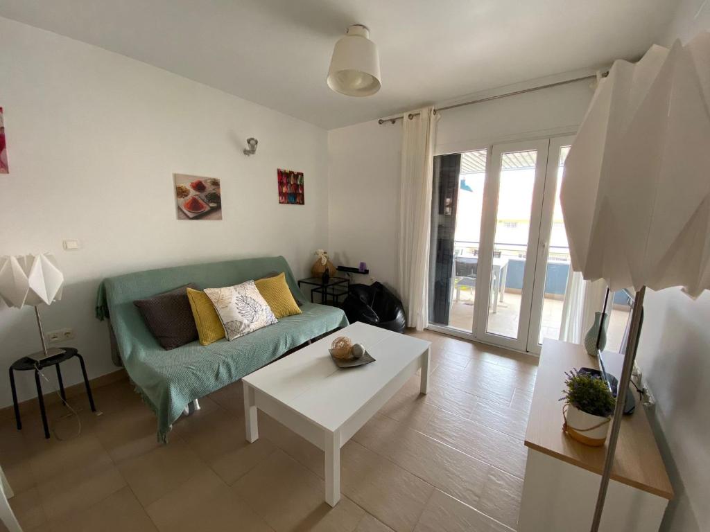 Apartamento con terraza garaje y wifi - 1
