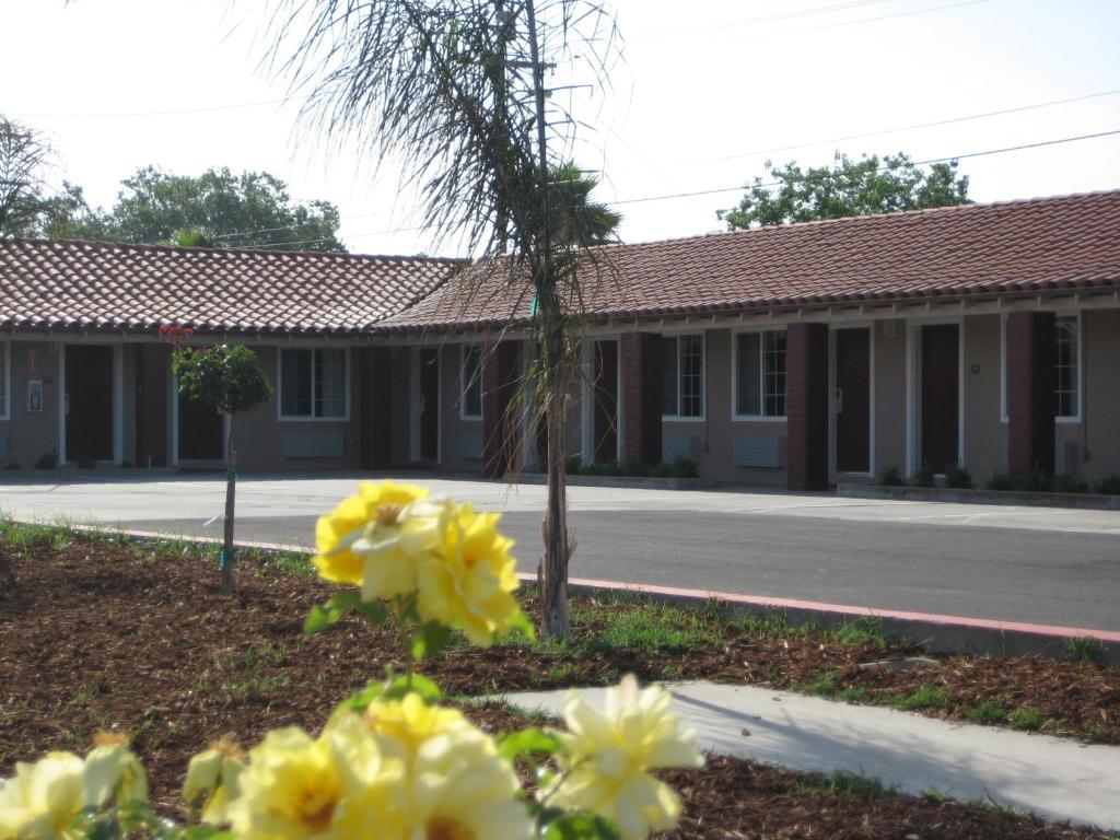 Americas Best Value Inn Porterville photo