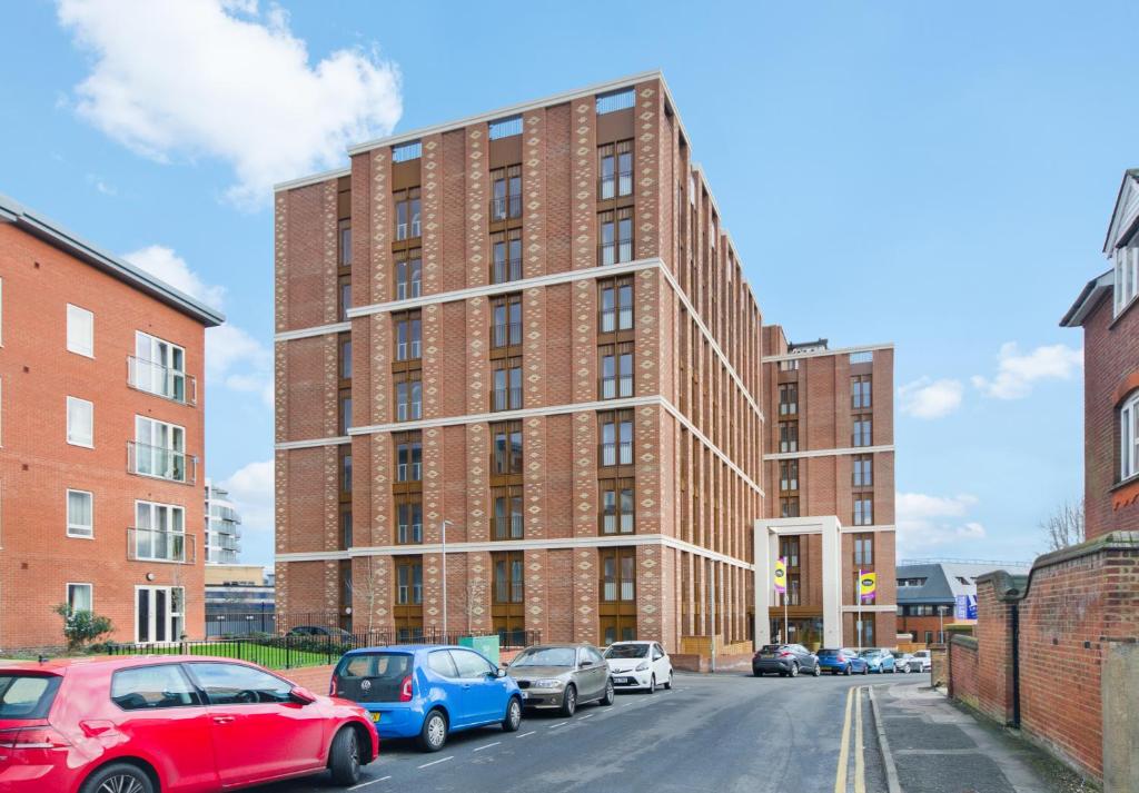1 & 2 Bedroom Apartments Available with LillyRose Serviced Apartments St Albans, Free Wifi, City Cen photo