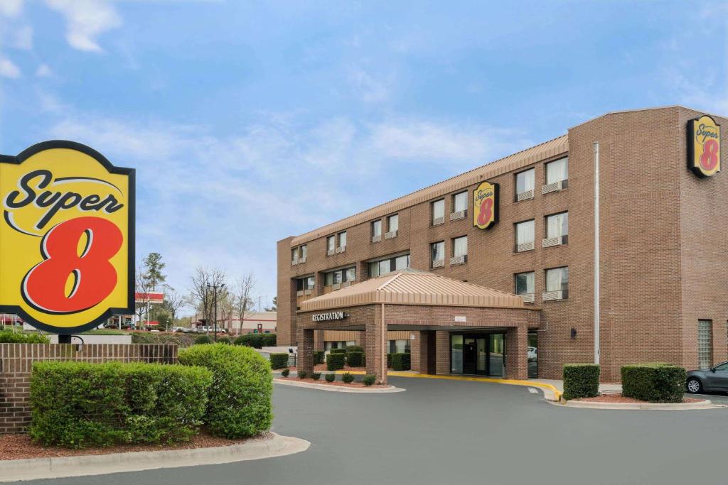 Super 8 by Wyndham Raleigh North East, Raleigh
