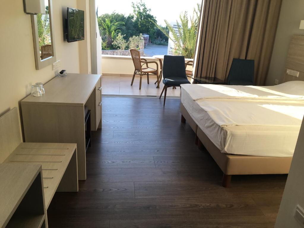 Aphrodite Beach Hotel — Pokoje in Neo Chorio, Region Pafos