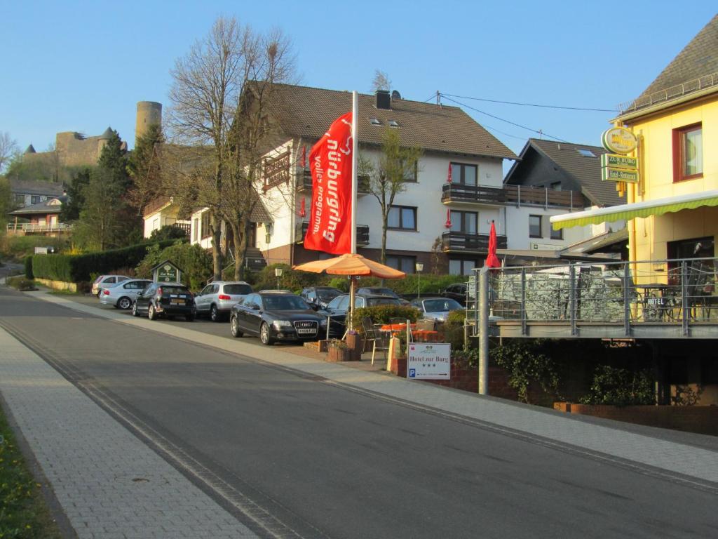 gut-Hotel zur Burg Nurburg photo
