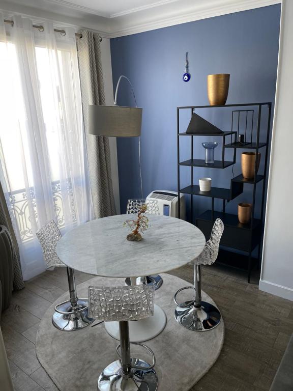 Beautiful Lincoln Apartment - 3