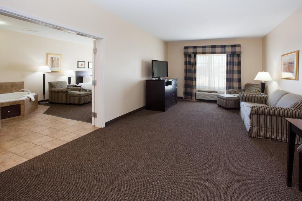 Holiday Inn Express Hotel & Suites Fort Collins Photo 44
