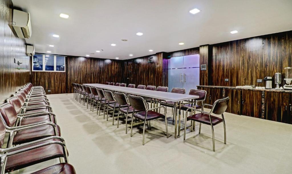 Treebo Orion Sapphire, Beck Bagan - Dining image