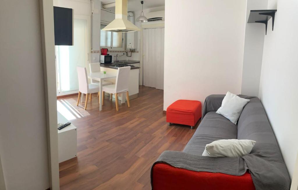 Apartamento con gran terraza cerca de la playa - 1