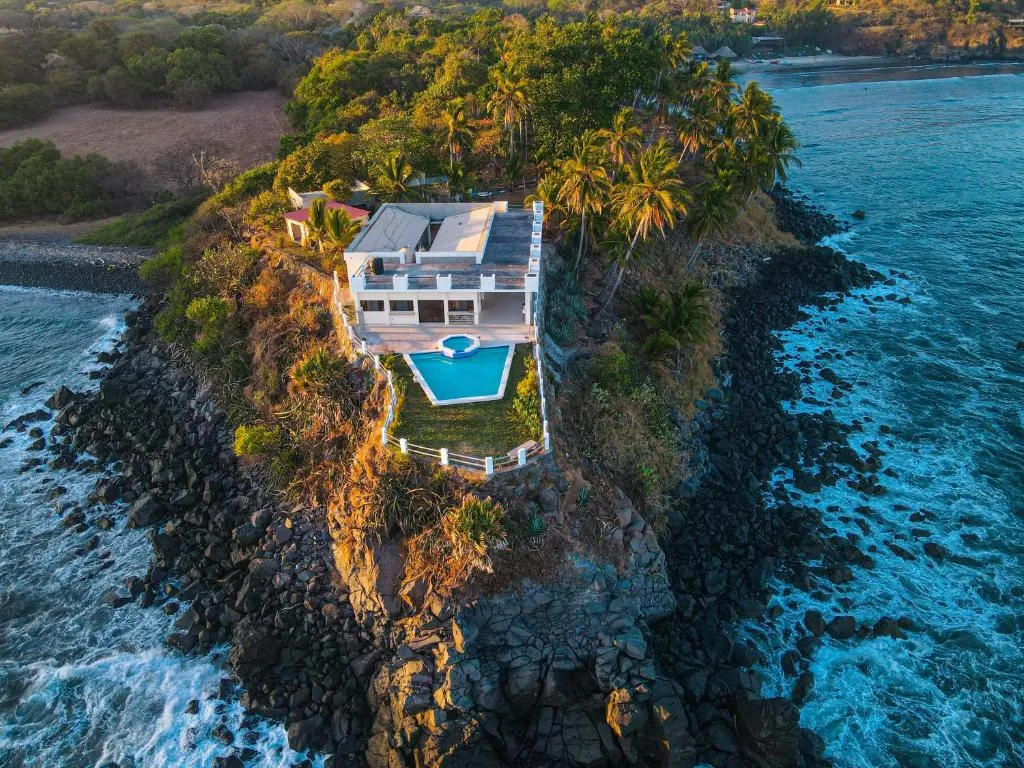 Paradise Surf Hotel, hotel in San Miguel
