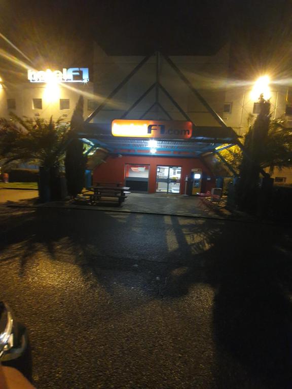 hotelF1 Lyon Isle D'Abeau Ouest St Exupery photo