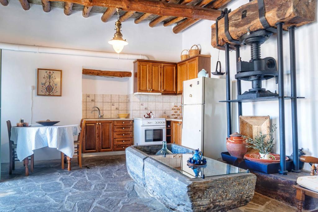 Vintage, Cozy Flat in Fallika, Andros Island — Hotel in Fallika