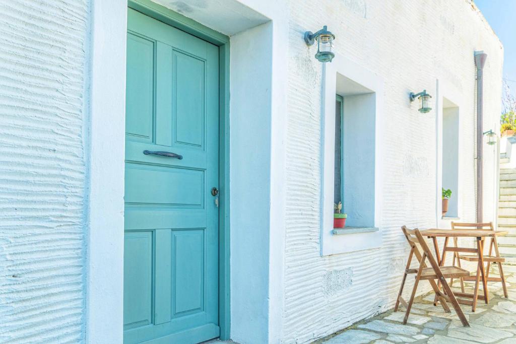 Vintage, Cozy Flat in Fallika, Andros Island photo