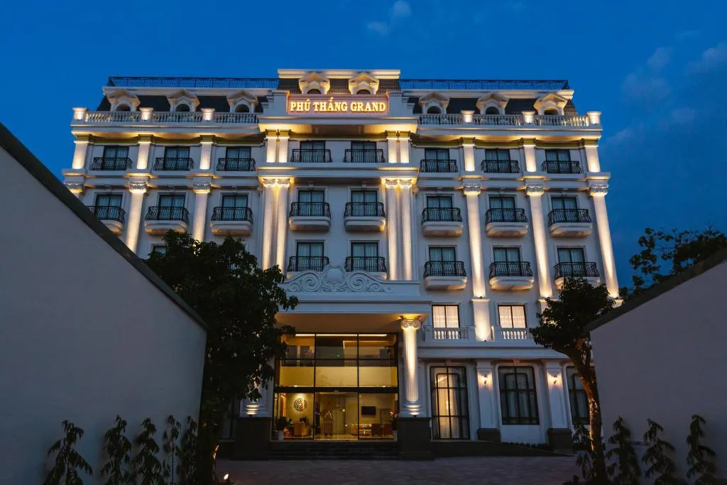 PHU THANG GRAND HOTEL, hotel in Ðức Hòa