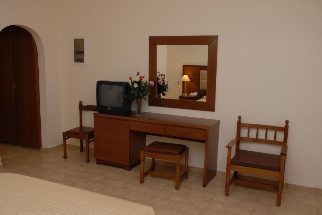 Paleos Hotel Apartments photo