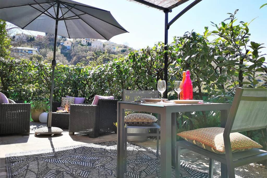 Charmant 2 pièces + terrasse entouré de verdure, Vence