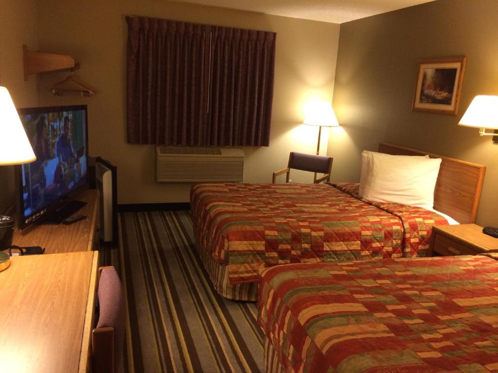 Super 8 By Wyndham Knoxville Photo 24