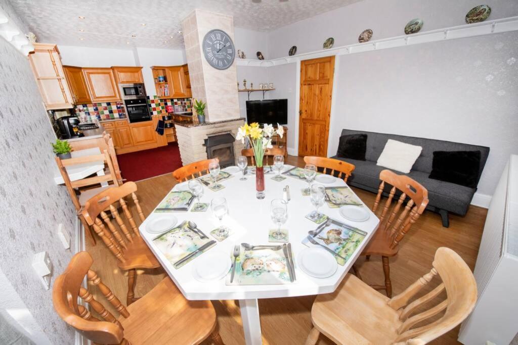 The Bungalow at Seaway's, Sleeps 11 +, Great Driffield