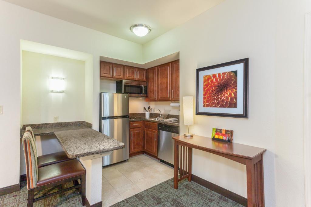Staybridge Suites North Brunswick Photo 28