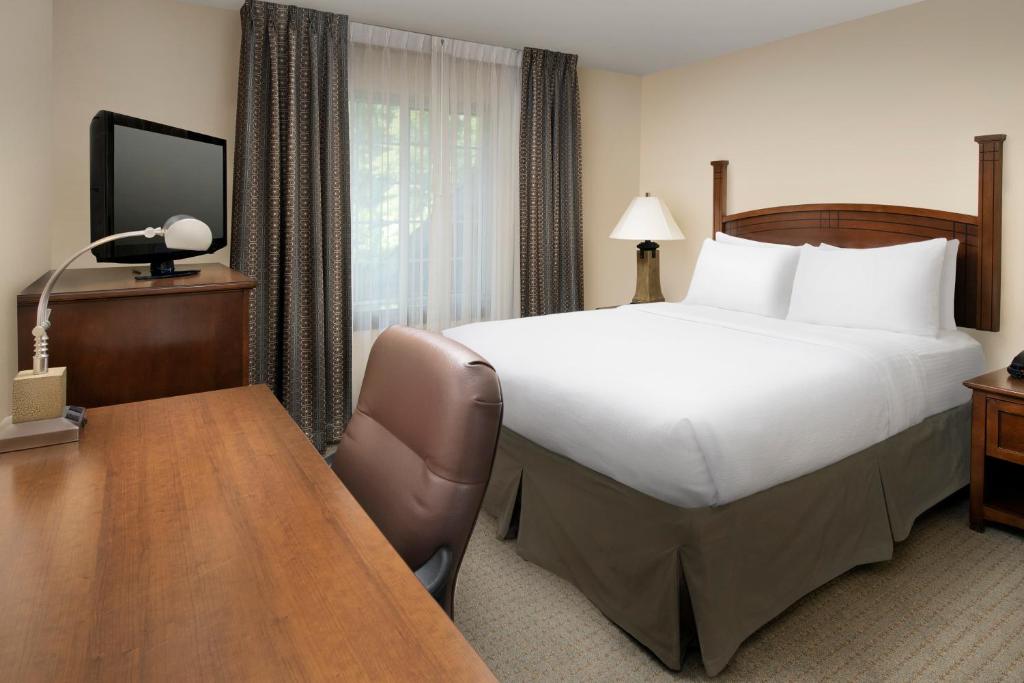 Staybridge Suites North Brunswick Photo 29