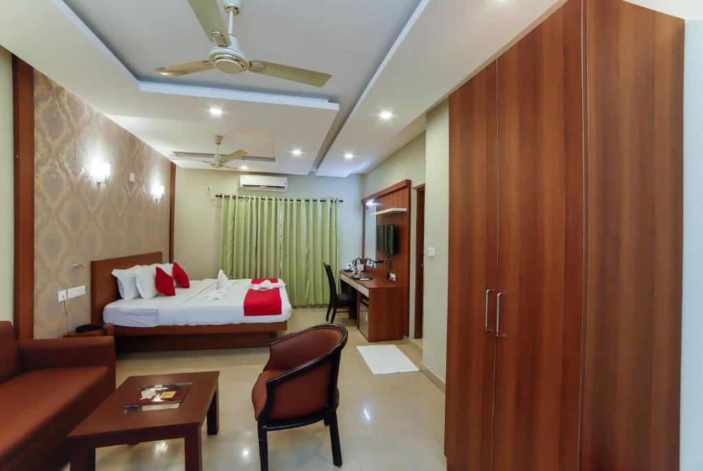Sreepathi Indraprastha Hotel and Serviced Apartments photo