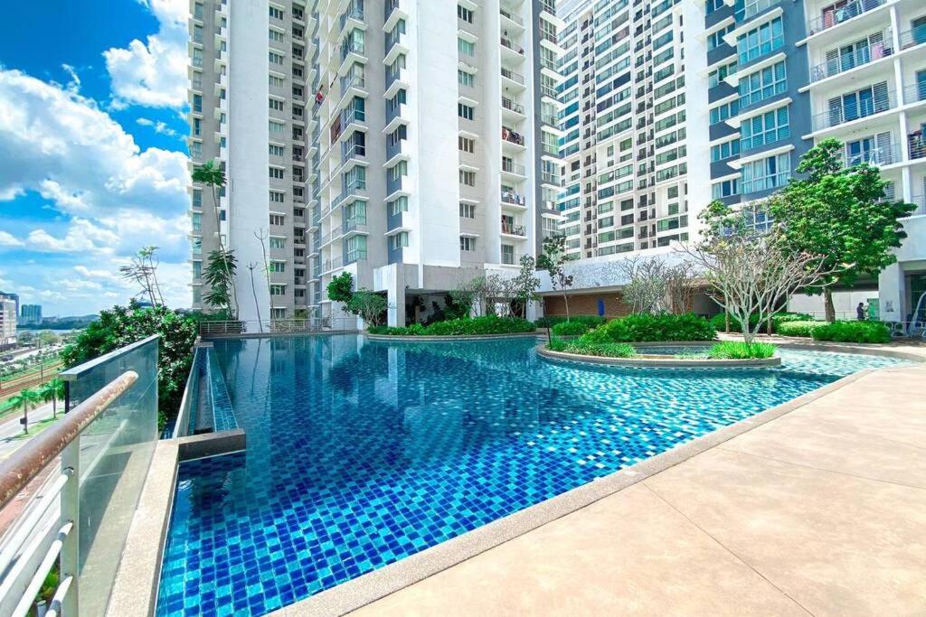 One South 6Pax with WIFI and NETFLIX by TBH — Hotel in Kuala Lumpur