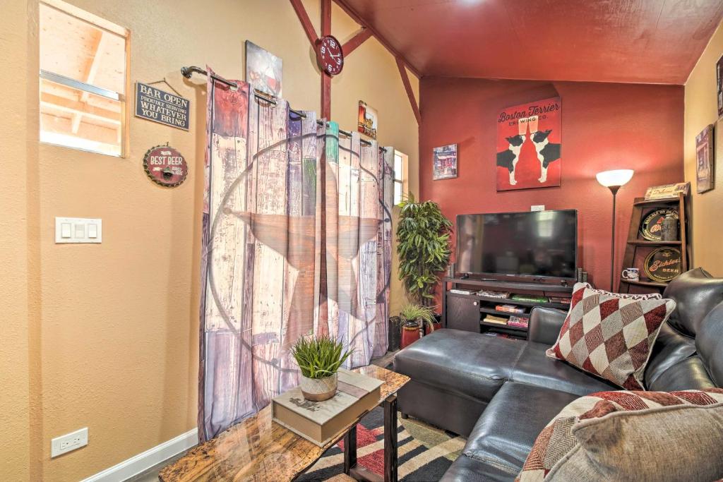 Spacious Conroe Home with Foosball and Pool Table! photo