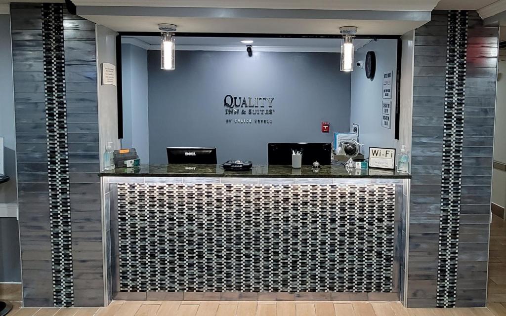 Quality Inn & Suites CVG Airport photo