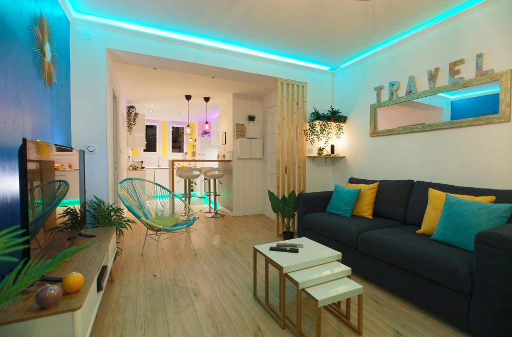 SMILE HÔME-Nid Panoramique VUE WOW ! SPAdéco - LoungeZEN - Terrasse ensoleillée - arrivée autonome - Netflix - emplacement idéal - Lumineux - rénové à neuf - Wifi Fibre - - 4