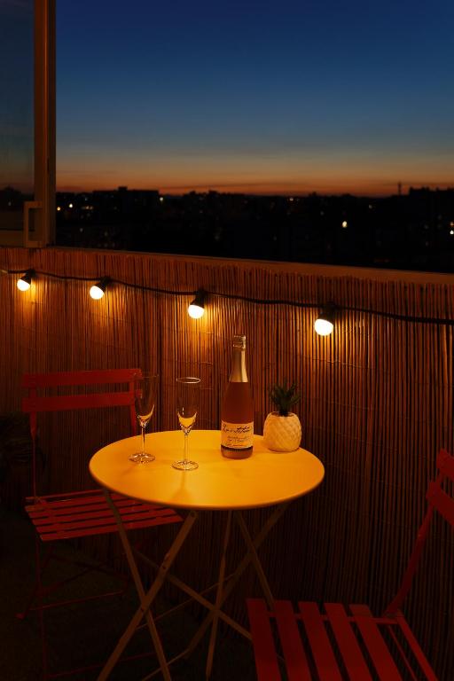 SMILE HÔME-Nid Panoramique VUE WOW ! SPAdéco - LoungeZEN - Terrasse ensoleillée - arrivée autonome - Netflix - emplacement idéal - Lumineux - rénové à neuf - Wifi Fibre - - 2