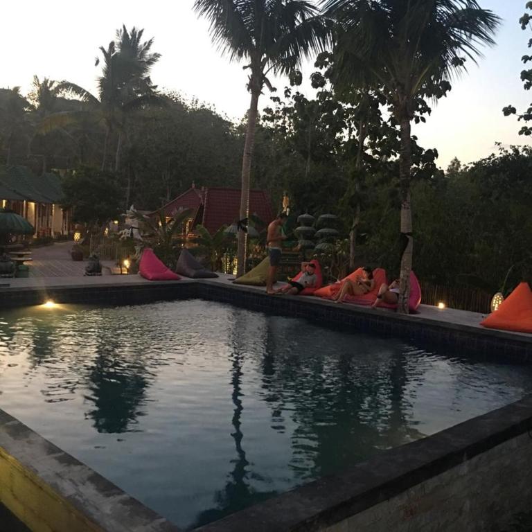 Kubu Reot Taman Asri