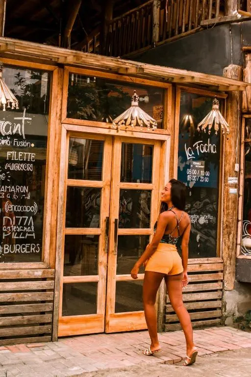 La Facha Hostal Restaurant Surf, hotel in Mompiche