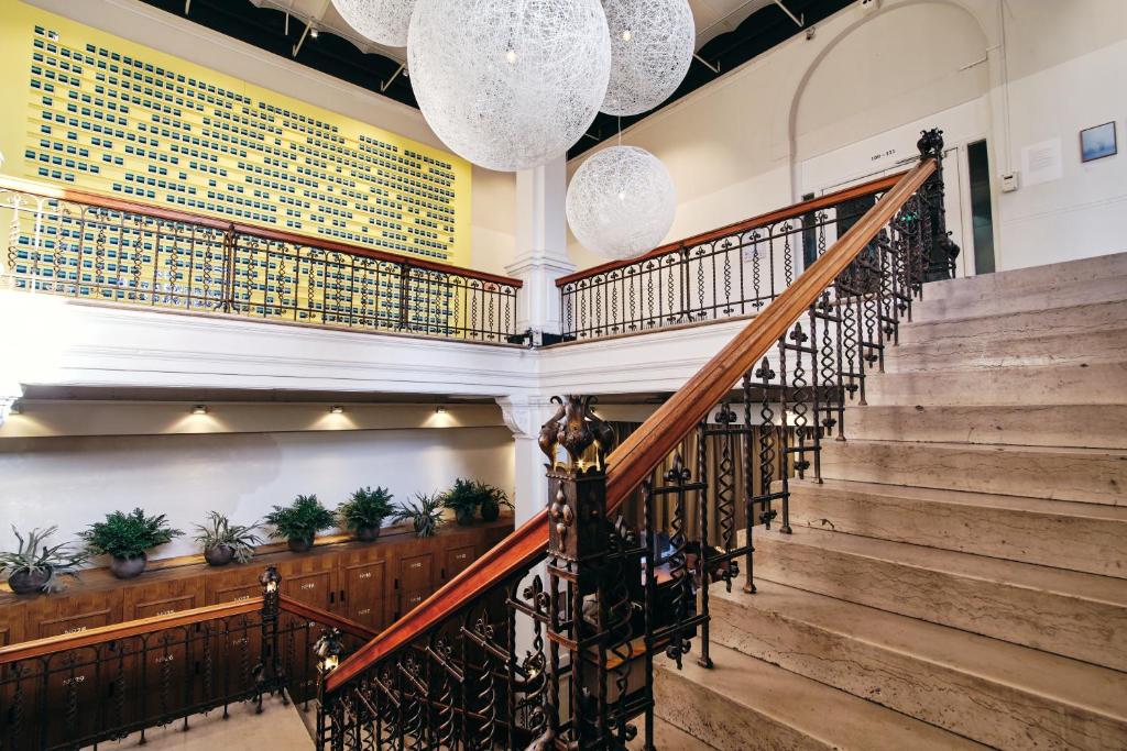 フロント・ロビー