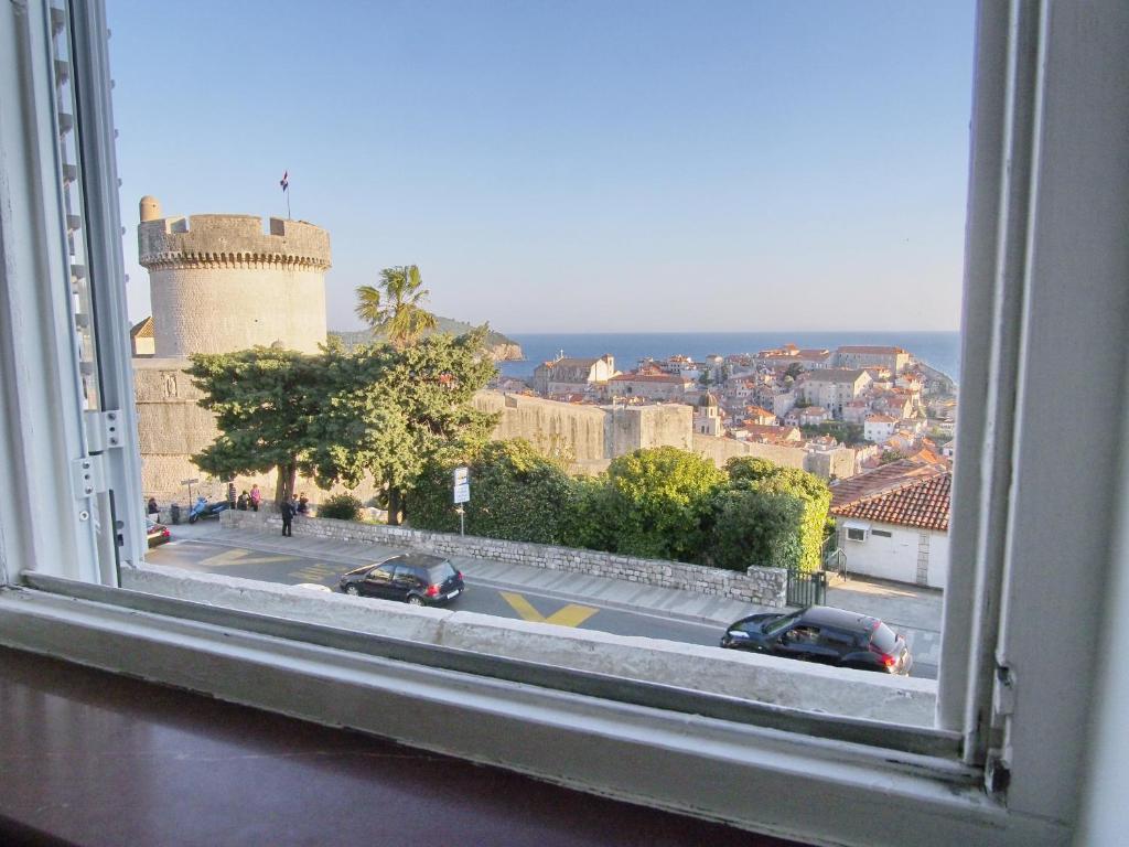 Apartment &amp; Rooms Ivusic — Hotel in Dubrovnik