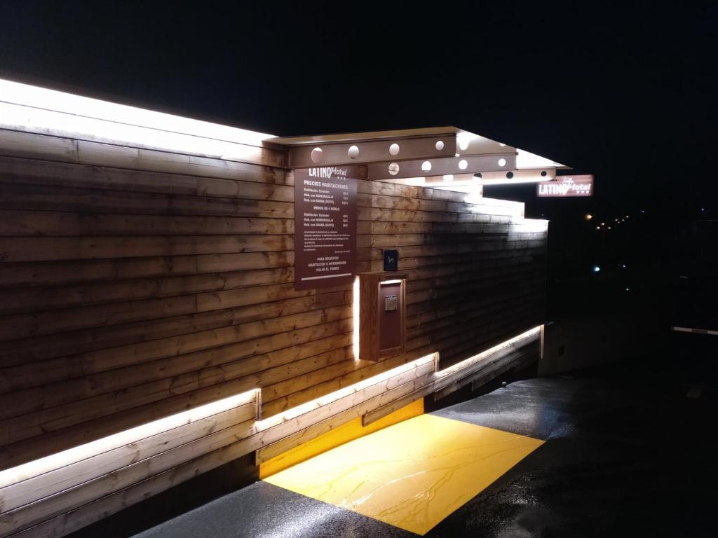 Motel Latino photo