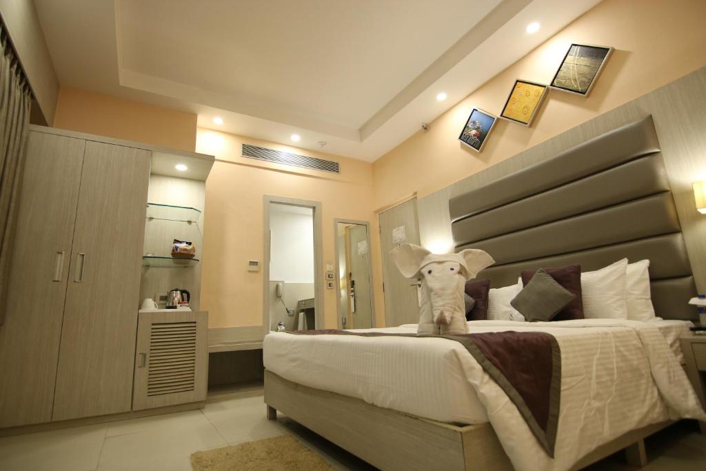 Hotel Golden Tulip, Kolkata photo