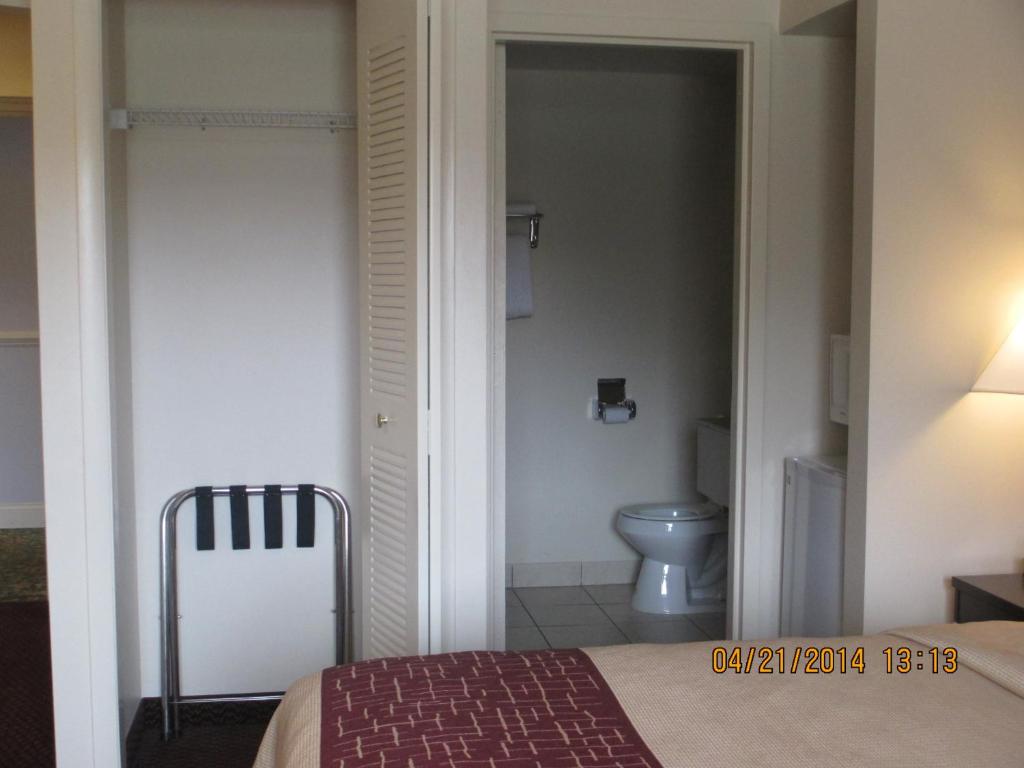 Regal Inn Chicago O'Hare - Franklin Park photo
