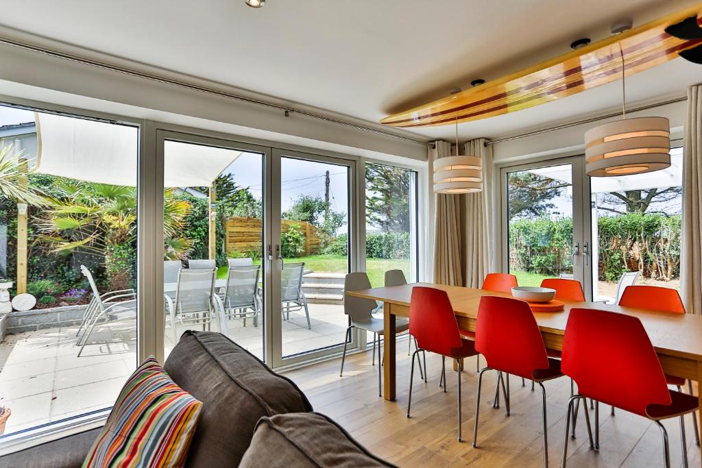 Endless Summer Few mins level walk to beach, Croyde