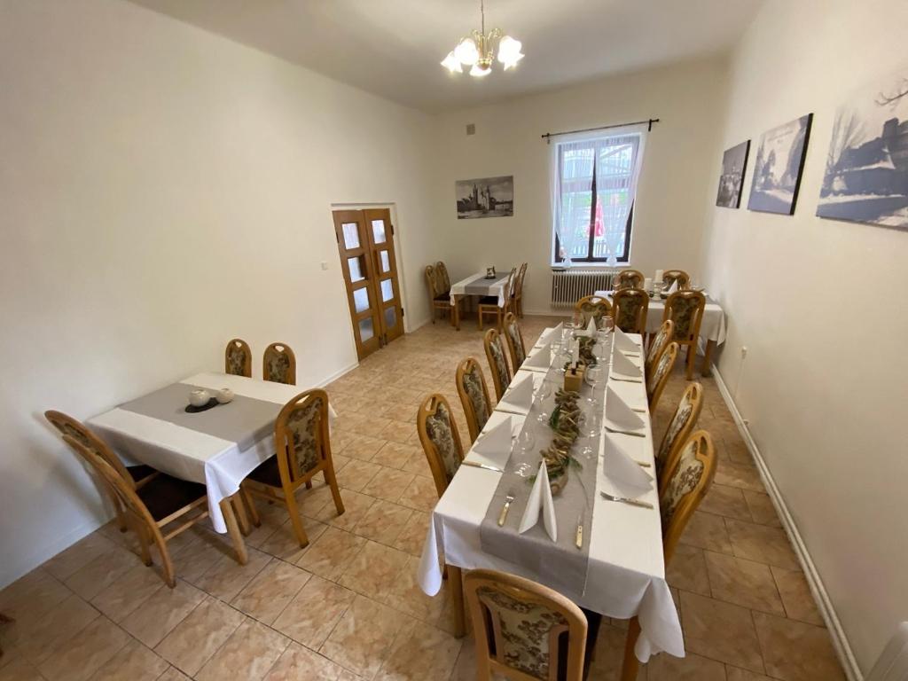 Restaurace a Penzion Klatovsky Dvur 전경