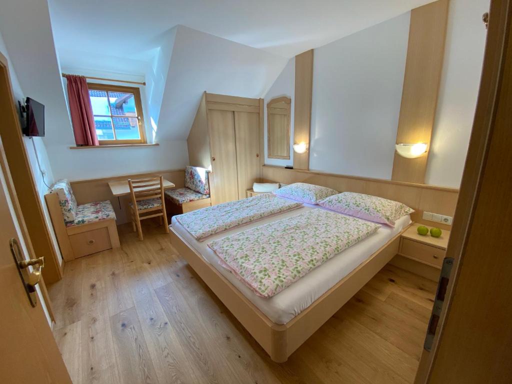 Farmstay Lindnerhof Apartments & Rooms - 4
