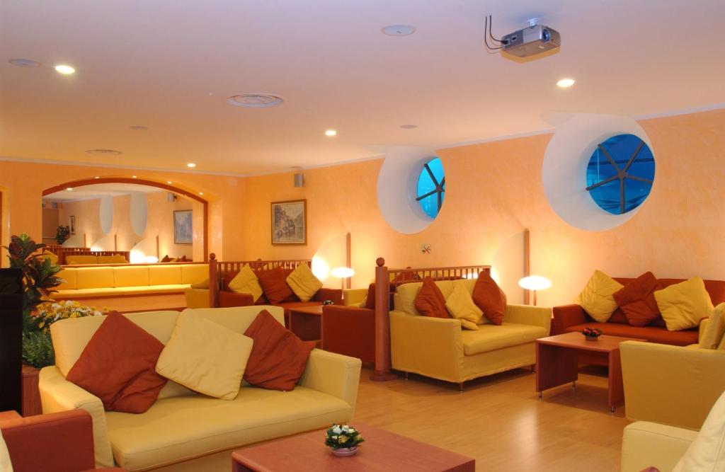 Hotel Florida — Restaurant & bars in Limone sul Garda, Lombardy