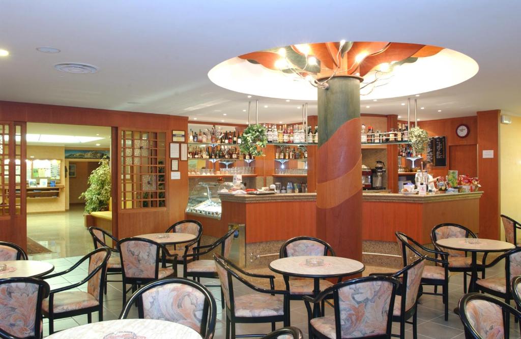 Hotel Florida — Restaurant & bars in Limone sul Garda, Lombardy